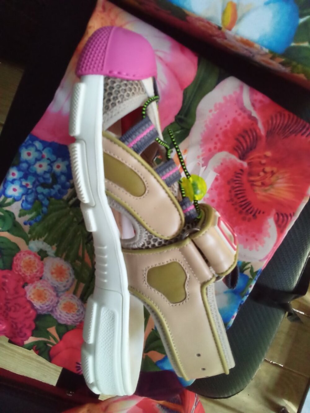 Gucci Authentic Summer Sandal - Picture 3 of 10